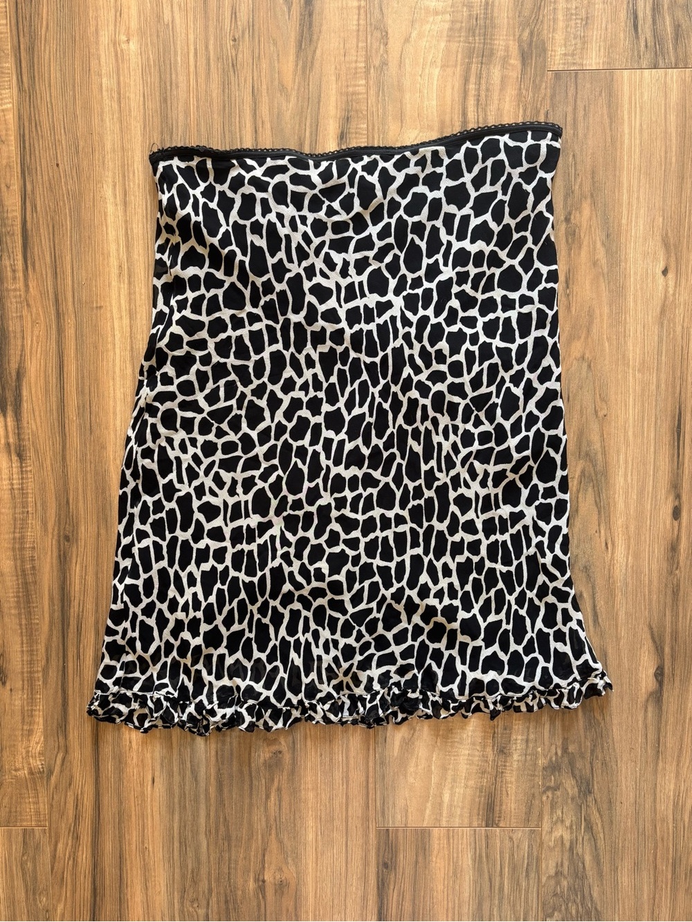 Y2K era Newport News Giraffe print midi skirt with ruffle hem Size 12